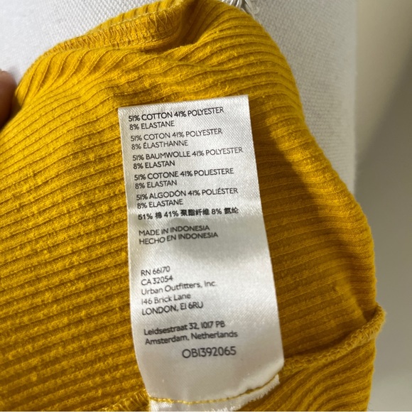 Urban Outfitters Yellow Long Sleeve Ribbed Crop Top M - Picture 4 of 4